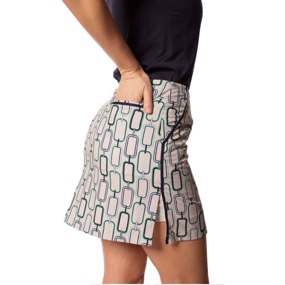 NWT GOLFTINI THE PERFORMANCE STRETCH SKORT - Picture 2 of 6